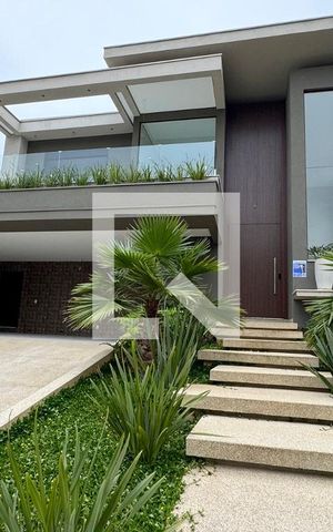 Casa de condomínio à venda com 556m², 4 quartos e 3 vagasFachada