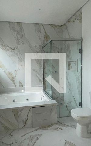 Casa de condomínio à venda com 556m², 4 quartos e 3 vagasBanheiro da Suíte 2