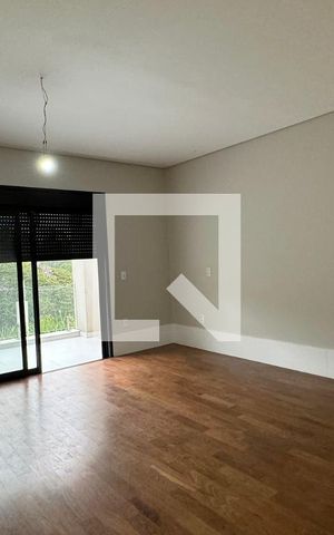 Casa de condomínio à venda com 556m², 4 quartos e 3 vagasSuíte 2
