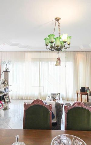 Casa à venda com 160m², 3 quartos e 4 vagas Casa à venda com 160m², 3 quartos e 4 vagasSala