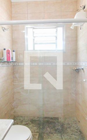Casa à venda com 160m², 3 quartos e 4 vagas Casa à venda com 160m², 3 quartos e 4 vagasBanheiro