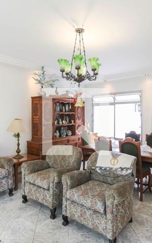 Casa à venda com 160m², 3 quartos e 4 vagas Casa à venda com 160m², 3 quartos e 4 vagasSala