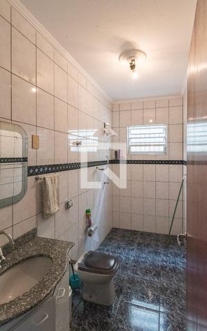 Casa à venda com 250m², 3 quartos e 5 vagas Casa à venda com 250m², 3 quartos e 5 vagasBanheiro