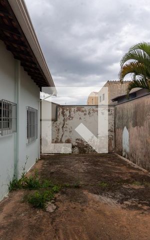 Casa à venda com 250m², 3 quartos e 5 vagas Casa à venda com 250m², 3 quartos e 5 vagasQuintal