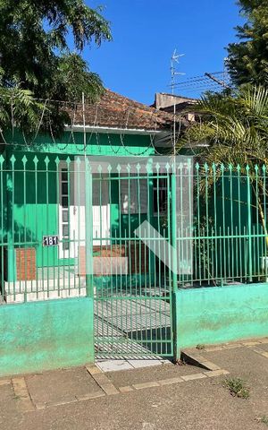 Casa à venda com 140m², 1 quarto e 1 vaga Casa à venda com 140m², 1 quarto e 1 vagaFachada