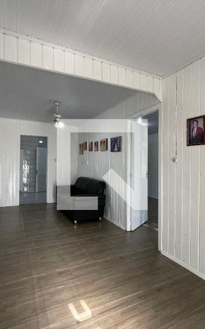 Casa à venda com 140m², 1 quarto e 1 vaga Casa à venda com 140m², 1 quarto e 1 vagaSala