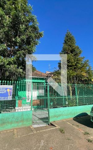 Casa à venda com 140m², 1 quarto e 1 vaga Casa à venda com 140m², 1 quarto e 1 vagaFachada