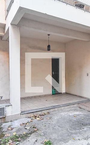 Casa à venda com 156m², 2 quartos e 1 vaga Casa à venda com 156m², 2 quartos e 1 vagaFachada
