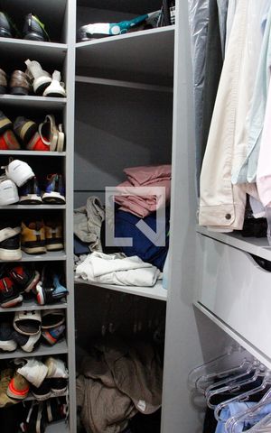 Casa à venda com 200m², 5 quartos e 2 vagas Casa à venda com 200m², 5 quartos e 2 vagasCLOSET