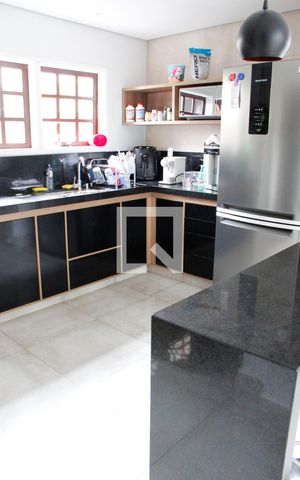 Casa à venda com 200m², 5 quartos e 2 vagas Casa à venda com 200m², 5 quartos e 2 vagasCOZINHA