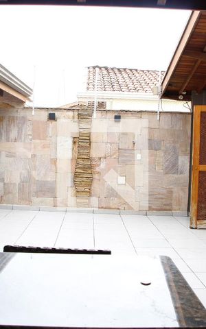 Casa à venda com 200m², 5 quartos e 2 vagas Casa à venda com 200m², 5 quartos e 2 vagasÁREA EXTERNA FUNDO