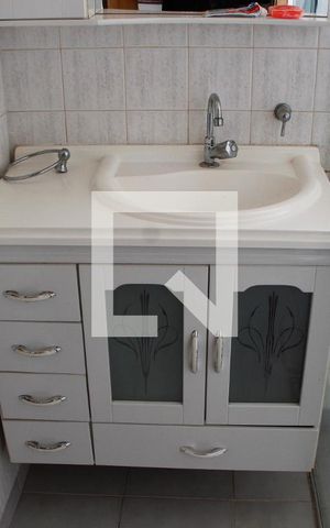 Casa à venda com 200m², 5 quartos e 2 vagas Casa à venda com 200m², 5 quartos e 2 vagasBANHEIRO EDICULA