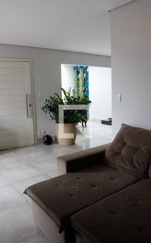 Casa à venda com 200m², 5 quartos e 2 vagas Casa à venda com 200m², 5 quartos e 2 vagasSALA