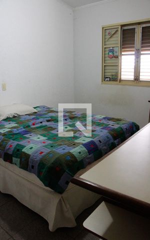 Casa à venda com 200m², 5 quartos e 2 vagas Casa à venda com 200m², 5 quartos e 2 vagasQUARTO EDICULA