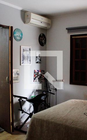 Casa à venda com 200m², 5 quartos e 2 vagas Casa à venda com 200m², 5 quartos e 2 vagasSUITE 3