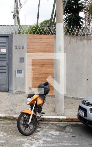 Casa à venda com 200m², 5 quartos e 2 vagas Casa à venda com 200m², 5 quartos e 2 vagasFACHADA