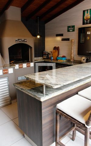 Casa à venda com 200m², 5 quartos e 2 vagas Casa à venda com 200m², 5 quartos e 2 vagasÁREA GOURMET