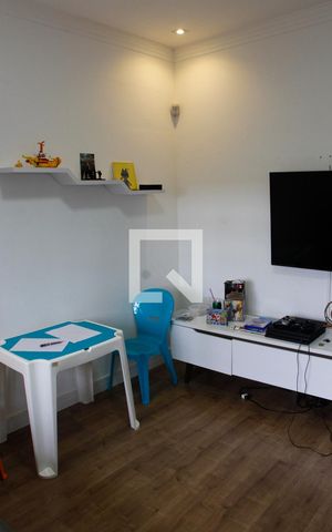 Casa à venda com 200m², 5 quartos e 2 vagas Casa à venda com 200m², 5 quartos e 2 vagasSALA DE TV