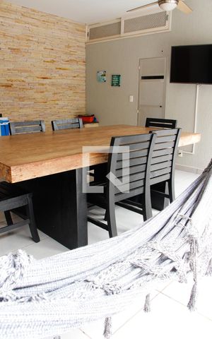 Casa à venda com 200m², 5 quartos e 2 vagas Casa à venda com 200m², 5 quartos e 2 vagasÁREA EXTERNA FUNDO