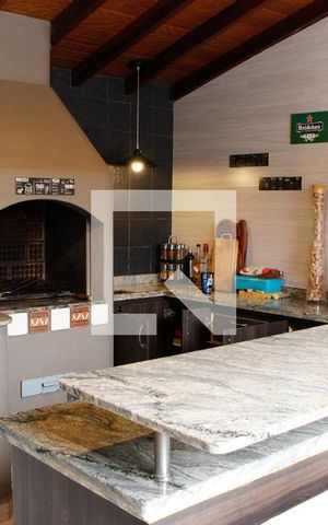 Casa à venda com 200m², 5 quartos e 2 vagas Casa à venda com 200m², 5 quartos e 2 vagasÁREA GOURMET