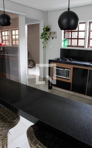 Casa à venda com 200m², 5 quartos e 2 vagas Casa à venda com 200m², 5 quartos e 2 vagasCOZINHA