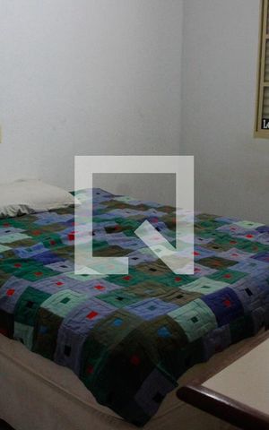Casa à venda com 200m², 5 quartos e 2 vagas Casa à venda com 200m², 5 quartos e 2 vagasQUARTO EDICULA