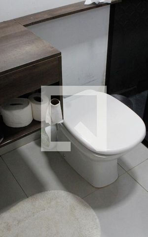 Casa à venda com 200m², 5 quartos e 2 vagas Casa à venda com 200m², 5 quartos e 2 vagasBANHEIRO DA SUITE