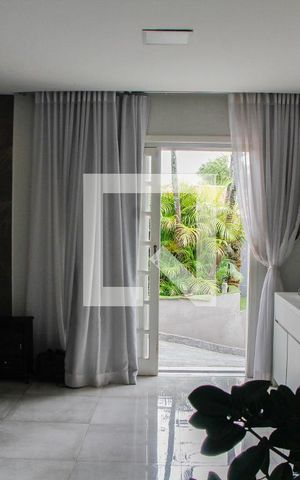 Casa à venda com 200m², 5 quartos e 2 vagas Casa à venda com 200m², 5 quartos e 2 vagasSALA