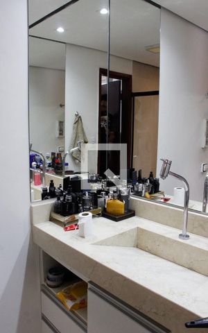 Casa à venda com 200m², 5 quartos e 2 vagas Casa à venda com 200m², 5 quartos e 2 vagasBANHEIRO DA SUITE