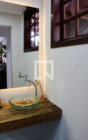 Casa à venda com 200m², 5 quartos e 2 vagas Casa à venda com 200m², 5 quartos e 2 vagasLAVABO