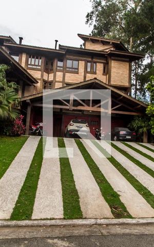 Casa de condomínio para alugar com 550m², 3 quartos e 8 vagas Casa de condomínio para alugar com 550m², 3 quartos e 8 vagasFachada da Casa