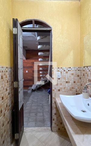 Casa à venda com 220m², 4 quartos e 5 vagas Casa à venda com 220m², 4 quartos e 5 vagasLavabo