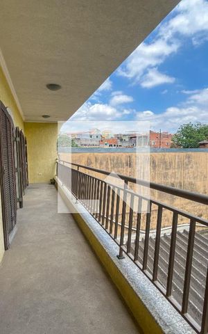 Casa à venda com 220m², 4 quartos e 5 vagas Casa à venda com 220m², 4 quartos e 5 vagasEspaço Superior