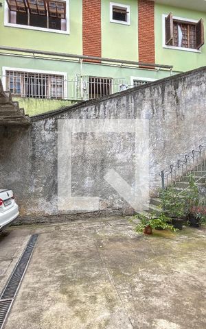Casa à venda com 220m², 4 quartos e 5 vagas Casa à venda com 220m², 4 quartos e 5 vagasGaragem