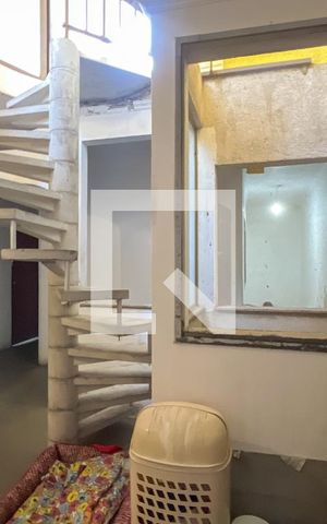 Casa à venda com 220m², 4 quartos e 5 vagas Casa à venda com 220m², 4 quartos e 5 vagasEscritório