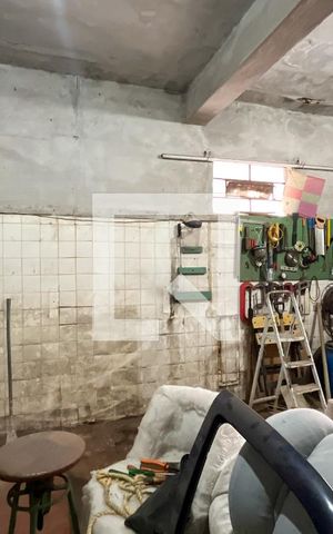 Casa à venda com 220m², 4 quartos e 5 vagas Casa à venda com 220m², 4 quartos e 5 vagasÁrea externa