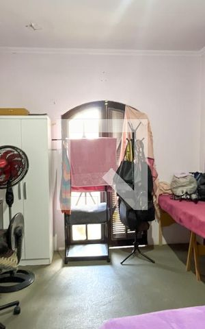 Casa à venda com 220m², 4 quartos e 5 vagas Casa à venda com 220m², 4 quartos e 5 vagasSuíte 4