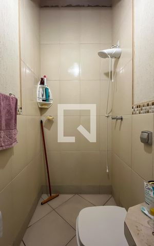 Casa à venda com 220m², 4 quartos e 5 vagas Casa à venda com 220m², 4 quartos e 5 vagasBanheiro da suíte 4