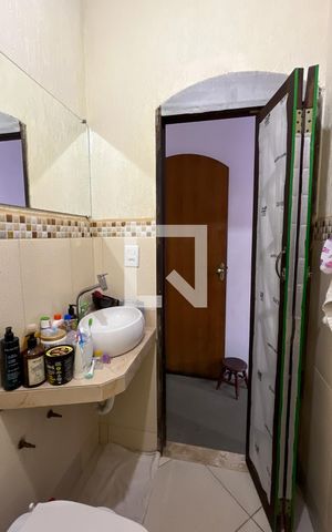 Casa à venda com 220m², 4 quartos e 5 vagas Casa à venda com 220m², 4 quartos e 5 vagasBanheiro da suíte 4