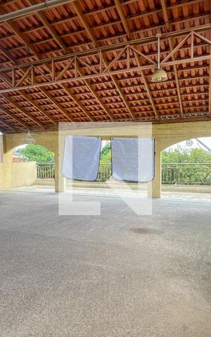Casa à venda com 220m², 4 quartos e 5 vagas Casa à venda com 220m², 4 quartos e 5 vagasEspaço Superior