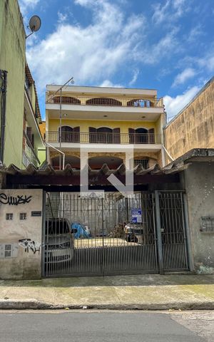 Casa à venda com 220m², 4 quartos e 5 vagas Casa à venda com 220m², 4 quartos e 5 vagasFachada