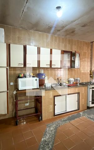 Casa à venda com 220m², 4 quartos e 5 vagas Casa à venda com 220m², 4 quartos e 5 vagasCozinha
