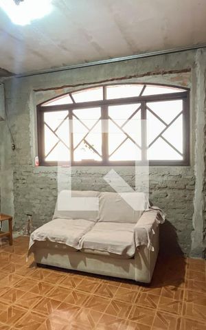 Casa à venda com 220m², 4 quartos e 5 vagas Casa à venda com 220m², 4 quartos e 5 vagasSala