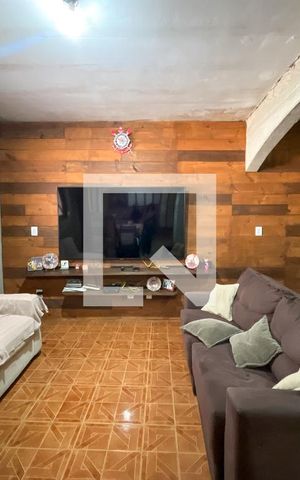 Casa à venda com 220m², 4 quartos e 5 vagas Casa à venda com 220m², 4 quartos e 5 vagasSala