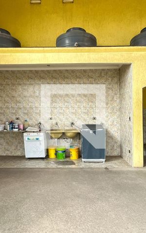 Casa à venda com 220m², 4 quartos e 5 vagas Casa à venda com 220m², 4 quartos e 5 vagasEspaço Superior