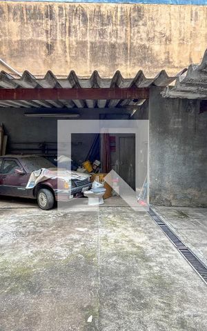 Casa à venda com 220m², 4 quartos e 5 vagas Casa à venda com 220m², 4 quartos e 5 vagasGaragem