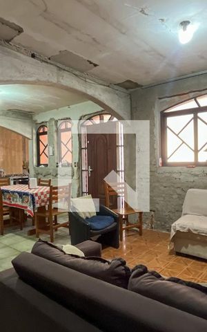 Casa à venda com 220m², 4 quartos e 5 vagas Casa à venda com 220m², 4 quartos e 5 vagasSala