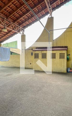 Casa à venda com 220m², 4 quartos e 5 vagas Casa à venda com 220m², 4 quartos e 5 vagasEspaço Superior