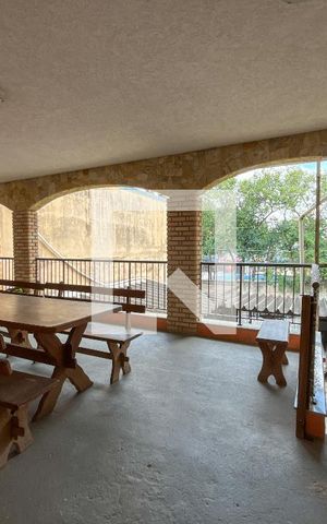 Casa à venda com 220m², 4 quartos e 5 vagas Casa à venda com 220m², 4 quartos e 5 vagasQuintal