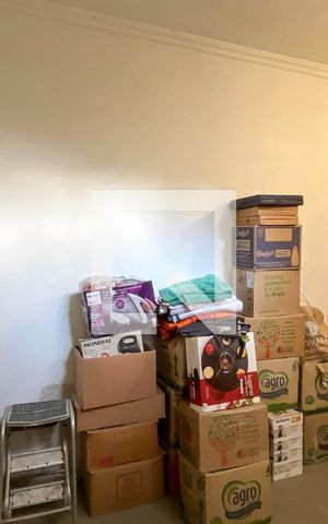 Casa à venda com 220m², 4 quartos e 5 vagas Casa à venda com 220m², 4 quartos e 5 vagasEscritório
